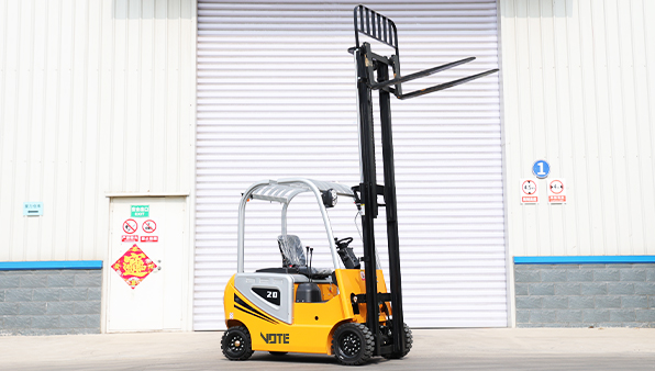 4Electric forklift.jpg