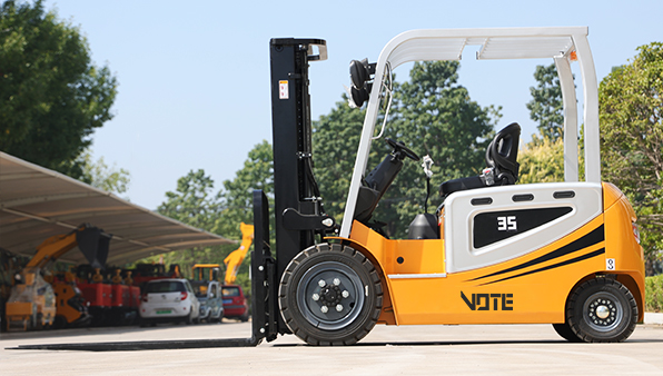 2Electric forklift.jpg