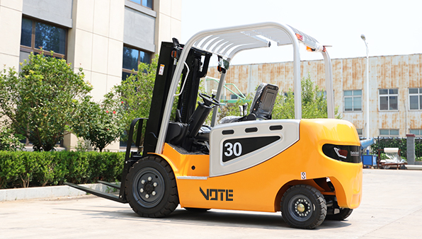 4Electric forklift.jpg