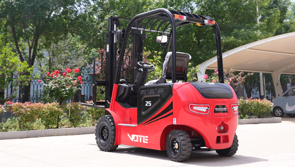 5Electric forklift.jpg